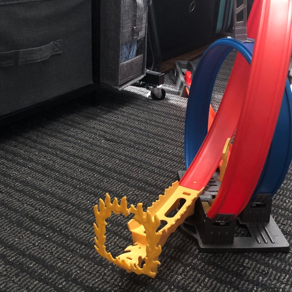 ๐ฆ
Hot Wheels Thrill Loop Launcher - Picture 4 of 10